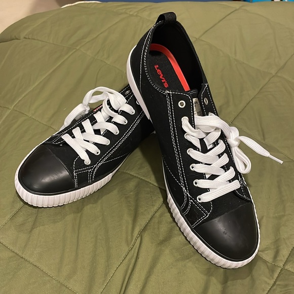 NWOT LEVI’S mens Black & white lace up canvas sneakers size 13 - Picture 2 of 10